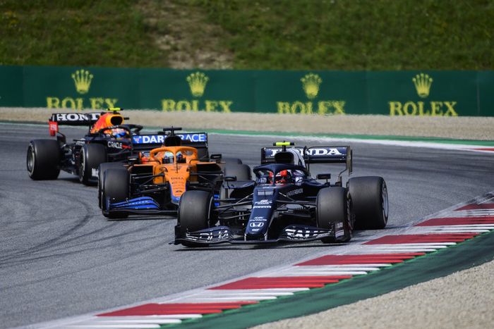 Pierre Gasly, AlphaTauri AT02, Daniel Ricciardo, McLaren MCL35M Sergio Pérez, Red Bull Racing RB16B