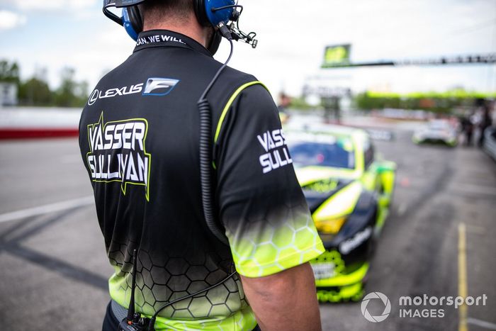 #12: VasserSullivan Lexus RC F GT3, GTD: Frankie Montecalvo, Zach Veach