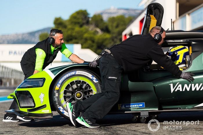 #4 Vanwall Racing, Vandervell LMH: Tom Dillmann