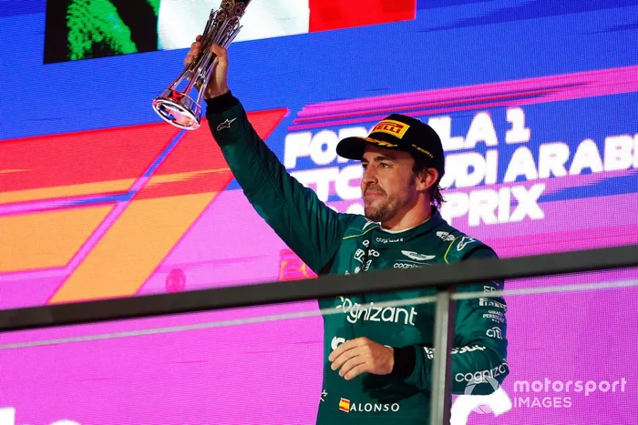 Podio: tercer lugar Fernando Alonso, Aston Martin F1 Team antes de ser sancionado 