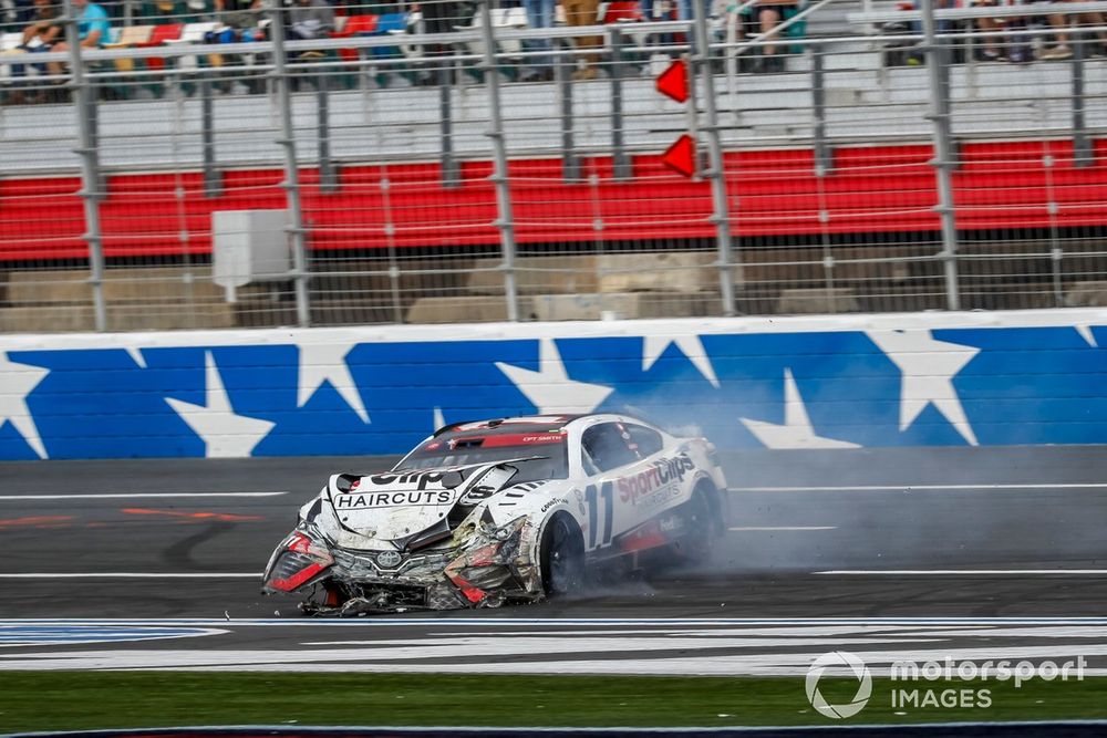 Denny Hamlin, Joe Gibbs Racing, Sport Clips Haircuts Toyota Camry crash wreck