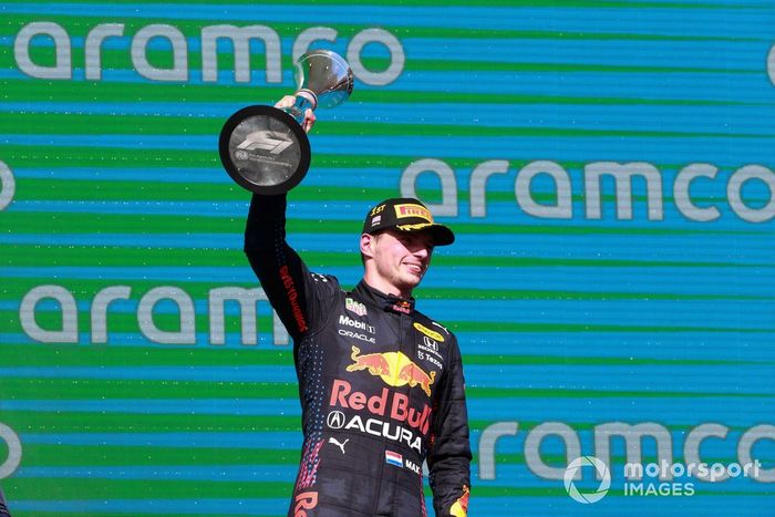 Podio: ganador Max Verstappen, Red Bull Racing