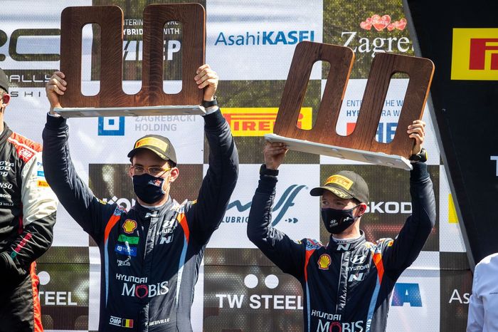 Podo: tercer lugar Thierry Neuville, Martijn Wydaeghe, Hyundai Motorsport Hyundai i20 Coupe WRC