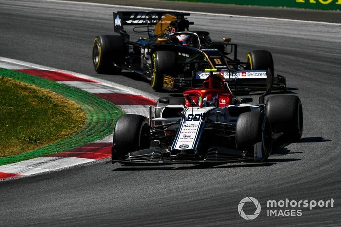 Antonio Giovinazzi, Alfa Romeo Racing C38, Romain Grosjean, Haas F1 Team VF-19