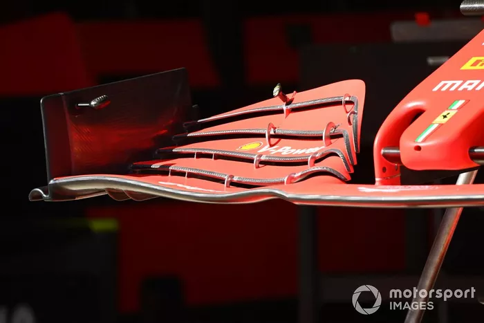 Ferrari: asa dianteira