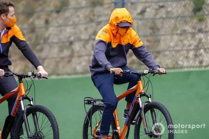 Carlos Sainz Jr., McLaren, cycles the track