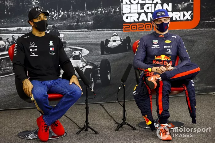 Ganador de la poe Lewis Hamilton, Mercedes-AMG F1, Max Verstappen, Red Bull Racing, en la conferencia de prensa