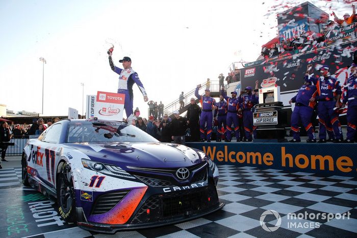Ganador Denny Hamlin, Joe Gibbs Racing, FedEx Express Toyota Camry