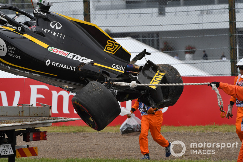 Евакуація розбитої машини Ніко Хюлькенберга, Renault Sport F1 Team R.S. 18
