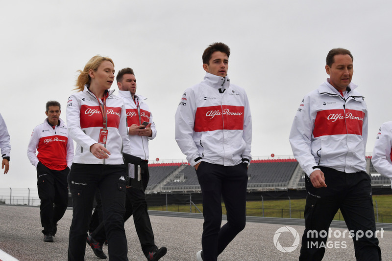 Charles Leclerc, Alfa Romeo Sauber F1 Team walks the track with Ruth Buscombe, Alfa Romeo Sauber F1 Team Race Strategist