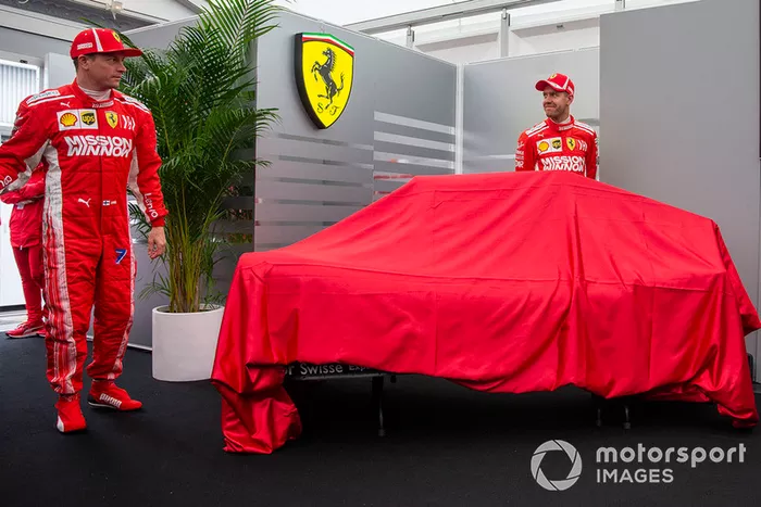 Kimi Raikkonen, Ferrari y Sebastian Vettel, Ferrari revelan la nueva decoración de Ferrari