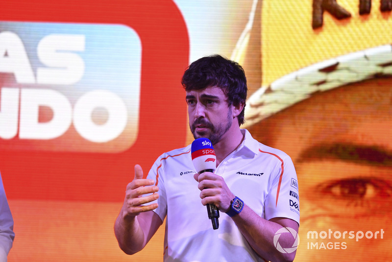 Fernando Alonso, McLaren se despide de los aficionados.