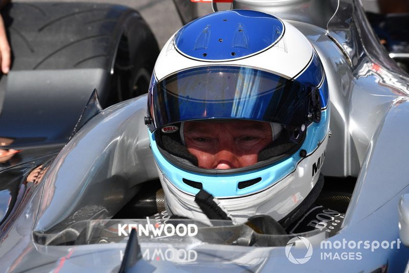 Mika Hakkinen, McLaren MP4-13 lors des Legends F1 30th Anniversary Lap Demonstration