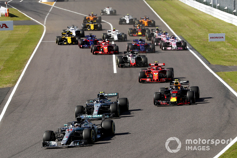 Lewis Hamilton, Mercedes-AMG F1 W09, al comando, alla partenza