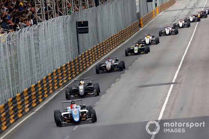 Sacha Fenestraz, Carlin