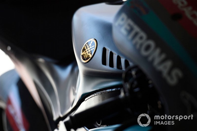 Dettaglio della moto del Team Petronas Yamaha SRT