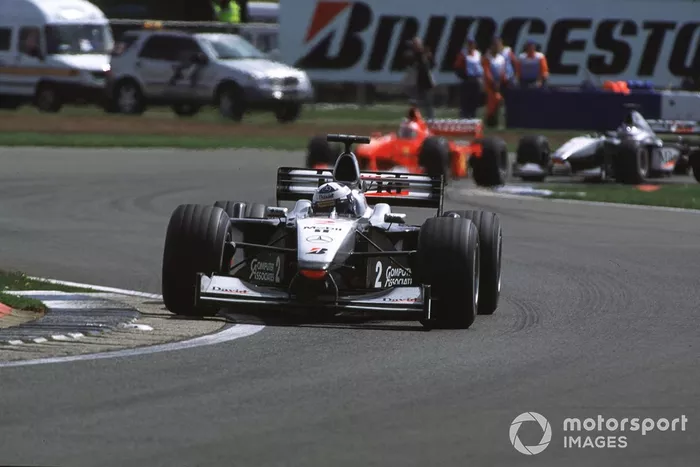 David Coulthard, McLaren MP4/15 Mercedes, Rubens Barrichello, Ferrari F1-2000, Mika Hakkinen, McLaren MP4/15 Mercedes
