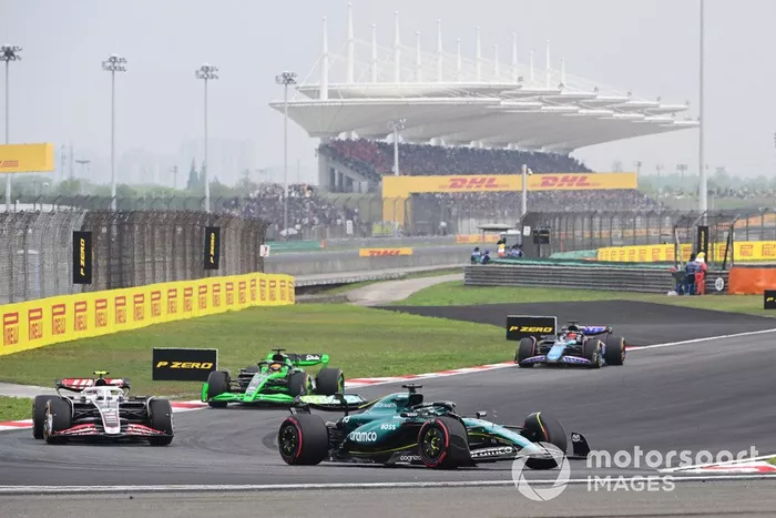 Lance Stroll, Aston Martin AMR24, Nico Hulkenberg, Haas VF-24, Valtteri Bottas, Kick Sauber C44