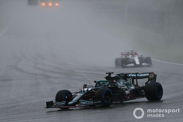 Lance Stroll, Aston Martin AMR21, Kimi Raikkonen, Alfa Romeo Racing C41