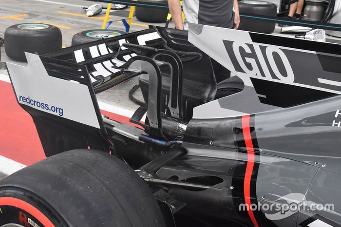 Haas F1 Team VF-17 detalle del alerón trasero