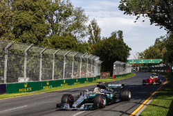 Lewis Hamilton, Mercedes AMG F1, W08; Sebastian Vettel, Ferrari, SF70H