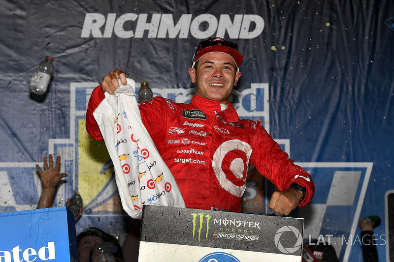 Race winner Kyle Larson, Chip Ganassi Racing Chevrolet