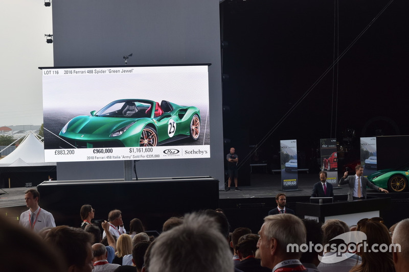 Ferrari 488 Spider Green Jewel all'asta di beneficenza per Save The Children 