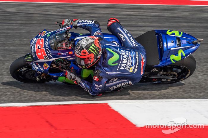 Mas Maverick Viñales provou que não está a passeio e cravava a volta mais rápida, no mesmo momento em que Márquez caia na curva 12.