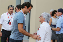 Tenista Roger Federer con Bernie Ecclestone