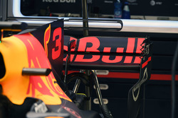 Red Bull Racing RB13, заднє антикрило