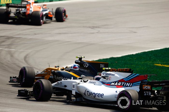 Jolyon Palmer, Renault Sport F1 Team RS17 pasa a Lance Stroll, Williams FW40
