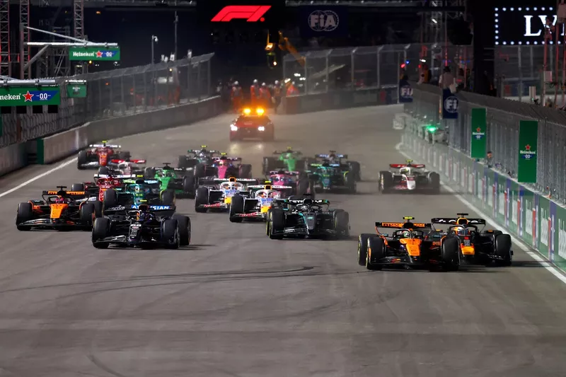 Lando Norris, McLaren, Max Verstappen, Red Bull Racing