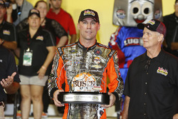 Polesitter Kevin Harvick, Stewart-Haas Racing, Chevrolet