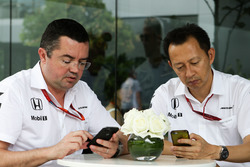 Eric Boullier, McLaren Racing Director con Yusuke Hasegawa, jefe del programa de Honda F1