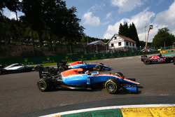 Pascal Wehrlein, Manor Racing MRT05 and Esteban Ocon, Manor Racing MRT05 at the start of the race