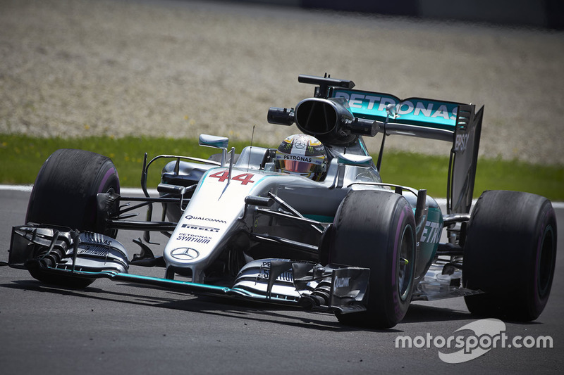 1: Lewis Hamilton, Mercedes AMG F1 W07 Hybrid