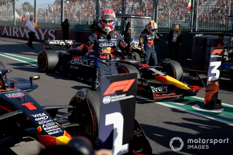Max Verstappen, Red Bull Racing, célèbre au Parc Ferme après avoir décroché la pole.