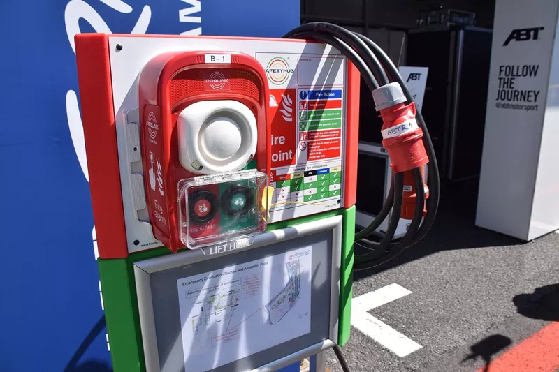 ピットレーンの火災警報器