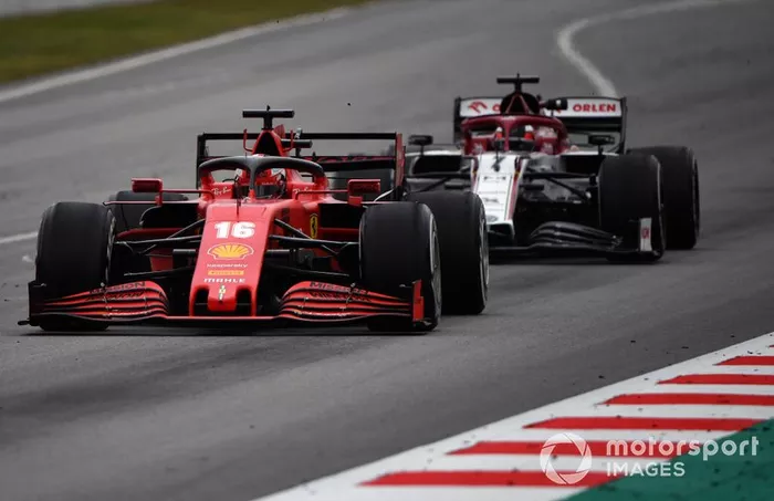 Charles Leclerc, Ferrari SF1000, precede Kimi Raikkonen, Alfa Romeo Racing C39