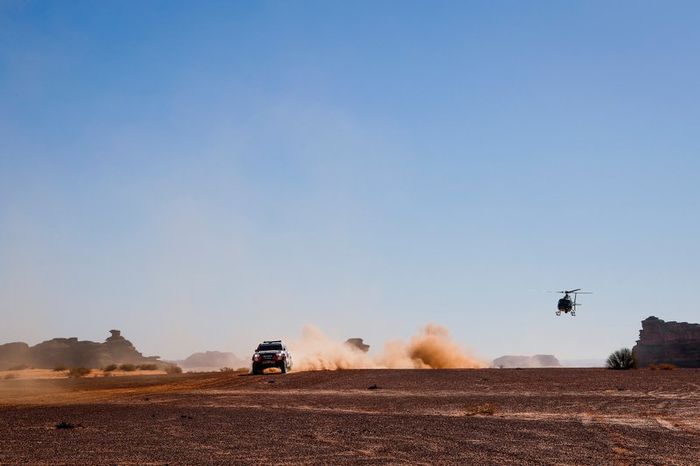 #300 Toyota Gazoo Racing: Nasser Al-Attiyah, Matthieu Baumel