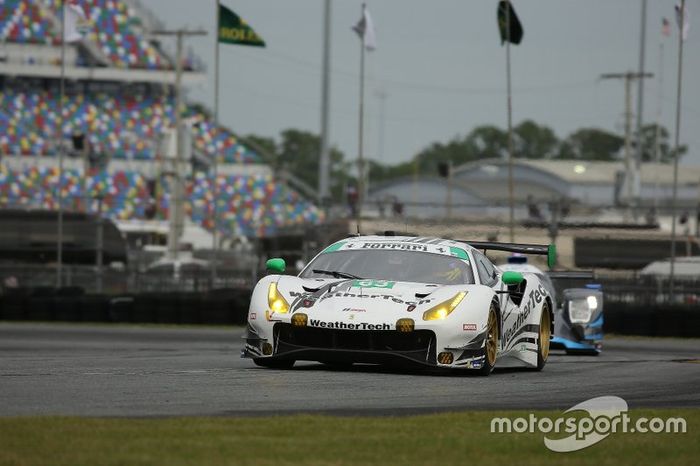 #63 Scuderia Corsa Ferrari 488 GT3: Cooper MacNeil, Toni Vilander, Jeff Westphal, Alessandro Balzan