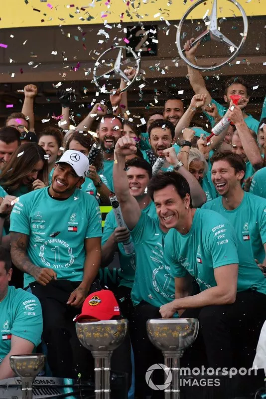 El equipo Mercedes celebra su sexto Mundial de constructores consecutivo