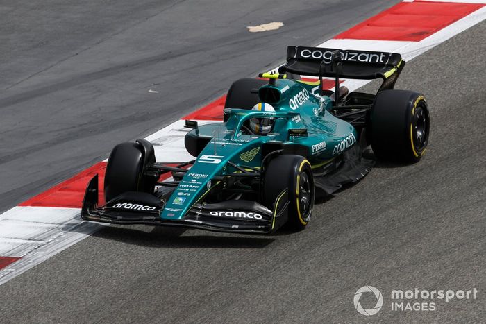 Sebastian Vettel, Aston Martin AMR22

