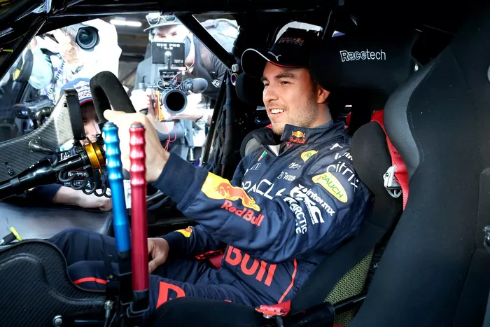 Sergio Pérez, Red Bull Racing y Broc Feeney, Triple Eight Race Engineering, Holden Commodore ZB 