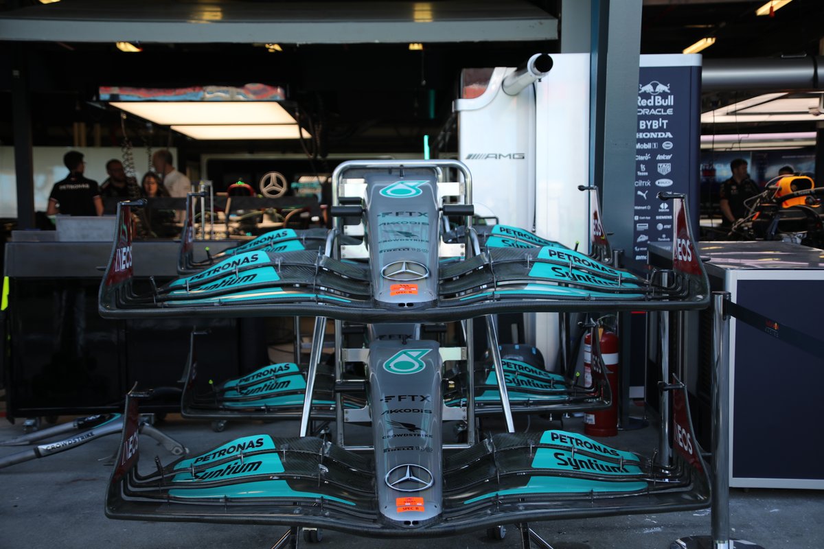 Mercedes W13 nose and front wing detail