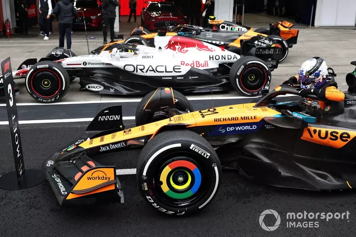 Lando Norris, McLaren, Oscar Piastri, McLaren, Max Verstappen, Red Bull Racing