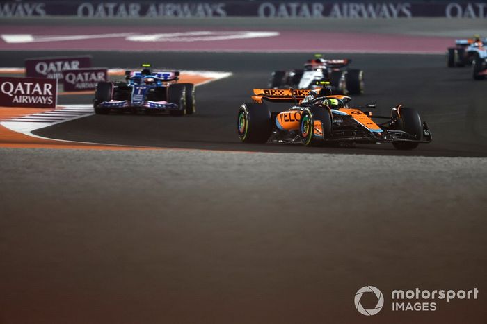 Lando Norris, McLaren MCL60, Pierre Gasly, Alpine A523, Yuki Tsunoda, AlphaTauri AT04