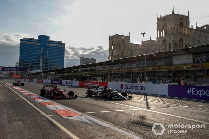 Pierre Gasly, AlphaTauri AT02,  Charles Leclerc, Ferrari SF21