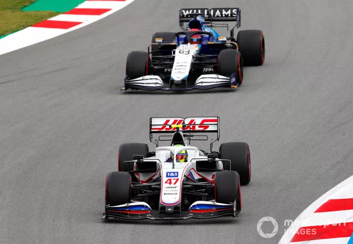 Mick Schumacher, Haas VF-21, George Russell, Williams FW43B