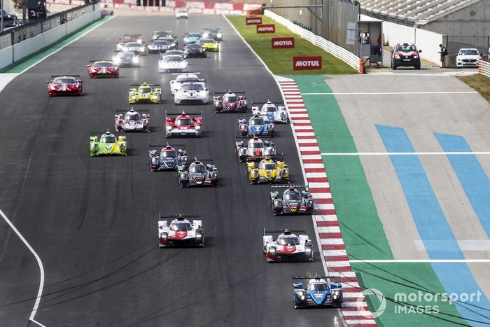 Start of the race, #36 Alpine Elf Matmut Alpine 480 Gibson: Andre Negrao, Nicolas Lapierre, Matthieu Vaxiviere leads